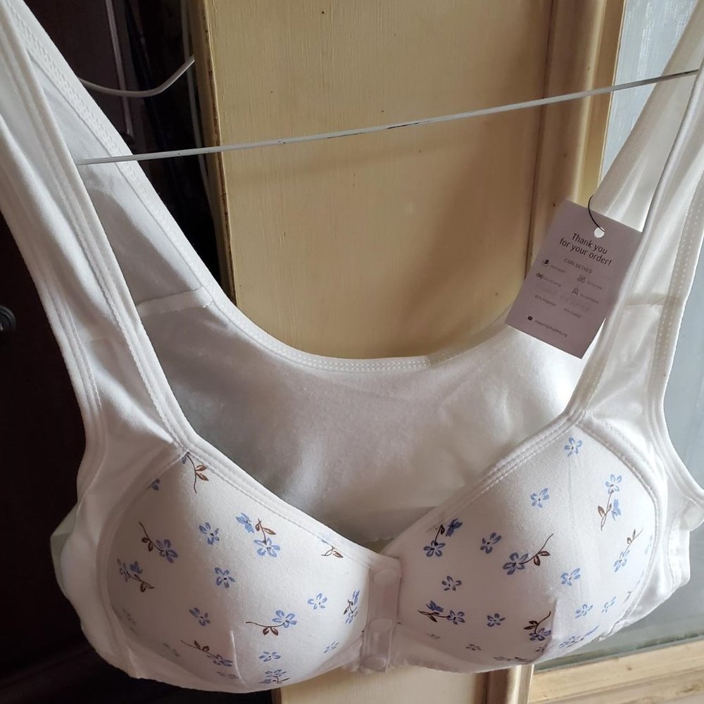 White Daisy Bra Plus Size 6XL 52 1/2 NWT Front Closure